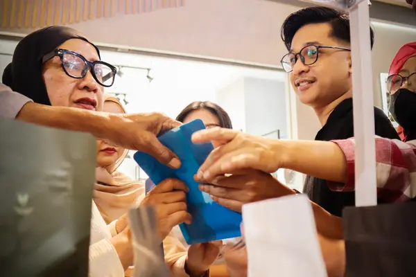 Menyediakan Kemasan Terbaik untuk Produk Andalan Anda
